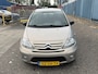 Citroën C3 1.4i Sky Radio Inruilauto’s tegen vaste prijzen. Voor meer info: 0638140850 Bij de verkoop van gebruikte voertuigen door CD-Cars wordt geen standaard garantie verstrekt. De koper aanvaardt het voertuig in de staat waarin het zich bevindt op het moment van aankoop
