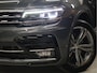 Volkswagen Tiguan 2.0 TSI 4Motion R Line [SCHUIFKANTELDAK, TREKHAAK, STOELVERWARMING, CRUISE CONTROL, DYNAUDIO, CAMERA, PDC V+A, LED, AIRCO, BLUETOOTH, NAVIGATIE, NIEUWSTAAT]