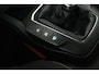 Ford Focus Wagon 1.5 EcoBoost Titanium Business (STOEL/STUUR VERWARMING, TREKHAAK, NAVIGATIE, PARKEERSENSOREN)