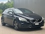Volvo V40 1.5 T3 Polar+ Sport - R-Design - Panorama - Automaat - Camera - OrigNL - NAP