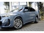 BMW X1 sDrive20i Aut. 157PK | M Sportpakket | Innovation Pack | Trekhaak | 18" LM Velgen | Adaptief LED | Head-Up Display | 360 Graden Camera |  Stoelverwarming | Comfort Access |