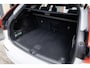 Volvo XC60 2.0 B5 AWD | Inscription PlusLine | Panoramadak | Wegklapbare Trekhaak | 20" LM Velgen | Luchtvering | IntelliSafe Pro Line + Surround | Stoelverwarming & Ventilatie | Harman Kardon |