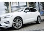 Volvo XC60 2.0 B5 AWD | Inscription PlusLine | Panoramadak | Wegklapbare Trekhaak | 20" LM Velgen | Luchtvering | IntelliSafe Pro Line + Surround | Stoelverwarming & Ventilatie | Harman Kardon |
