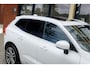 Volvo XC60 2.0 B5 AWD | Inscription PlusLine | Panoramadak | Wegklapbare Trekhaak | 20" LM Velgen | Luchtvering | IntelliSafe Pro Line + Surround | Stoelverwarming & Ventilatie | Harman Kardon |