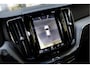 Volvo XC60 2.0 B5 AWD | Inscription PlusLine | Panoramadak | Wegklapbare Trekhaak | 20" LM Velgen | Luchtvering | IntelliSafe Pro Line + Surround | Stoelverwarming & Ventilatie | Harman Kardon |