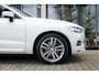 Volvo XC60 2.0 B5 AWD | Inscription PlusLine | Panoramadak | Wegklapbare Trekhaak | 20" LM Velgen | Luchtvering | IntelliSafe Pro Line + Surround | Stoelverwarming & Ventilatie | Harman Kardon |