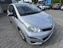 Toyota Yaris 1.3 VVT-i COMFORT NL-AUTO DEALER-OND PARK-SENSOREN RADIO/CD SPELER TREKHAAK 6-VERS