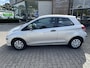 Toyota Yaris 1.3 VVT-i COMFORT NL-AUTO DEALER-OND PARK-SENSOREN RADIO/CD SPELER TREKHAAK 6-VERS