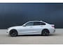 BMW 3-Serie 320i Executive Edition - Stoelverwarming - HUD - LED - Navi - Cruise - PDC - Klimaat Achter - Rijklaar