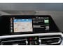 BMW 3-Serie 320i Executive Edition - Stoelverwarming - HUD - LED - Navi - Cruise - PDC - Klimaat Achter - Rijklaar