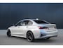 BMW 3-Serie 320i Executive Edition - Stoelverwarming - HUD - LED - Navi - Cruise - PDC - Klimaat Achter - Rijklaar