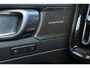 Volvo XC40 T5 Recharge Plus Dark - IntelliSafe Assist & Surround - Harman/Kardon audio - Parkeercamera achter - Verwarmde voorstoelen & stuur - Parkeersensoren voor & achter - Elektr. bedienb. voorstoelen met geheugen links - Draadloze tel. lader - Extra getint glas - Inklapbare trekhaak - 19' LMV