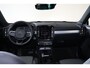 Volvo XC40 T5 Recharge Plus Dark - IntelliSafe Assist & Surround - Harman/Kardon audio - Parkeercamera achter - Verwarmde voorstoelen & stuur - Parkeersensoren voor & achter - Elektr. bedienb. voorstoelen met geheugen links - Draadloze tel. lader - Extra getint glas - Inklapbare trekhaak - 19' LMV