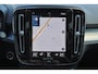 Volvo XC40 T5 Recharge Plus Dark - IntelliSafe Assist & Surround - Harman/Kardon audio - Parkeercamera achter - Verwarmde voorstoelen & stuur - Parkeersensoren voor & achter - Elektr. bedienb. voorstoelen met geheugen links - Draadloze tel. lader - Extra getint glas - Inklapbare trekhaak - 19' LMV