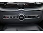 Volvo XC60 T8 Recharge AWD Plus Dark - Panorama/schuifdak - IntelliSafe Assist & Surround - Harman/Kardon audio - Adaptieve LED koplampen - Parkeercamera achter - Verwarmde voorstoelen, stuur & achterbank - Parkeersensoren voor & achter - Elektr. bedienb. voorstoelen met geheugen - Draadloze tel. lader - Extra getint glas - Inklapbare trekhaak - 19' LMV