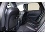 Volvo XC60 T8 Recharge AWD Plus Dark - Panorama/schuifdak - IntelliSafe Assist & Surround - Harman/Kardon audio - Adaptieve LED koplampen - Parkeercamera achter - Verwarmde voorstoelen, stuur & achterbank - Parkeersensoren voor & achter - Elektr. bedienb. voorstoelen met geheugen - Draadloze tel. lader - Extra getint glas - Inklapbare trekhaak - 19' LMV