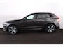 Volvo XC60 T8 Recharge AWD Plus Dark - Panorama/schuifdak - IntelliSafe Assist & Surround - Harman/Kardon audio - Adaptieve LED koplampen - Parkeercamera achter - Verwarmde voorstoelen, stuur & achterbank - Parkeersensoren voor & achter - Elektr. bedienb. voorstoelen met geheugen - Draadloze tel. lader - Extra getint glas - Inklapbare trekhaak - 19' LMV