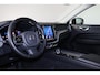 Volvo XC60 T8 Recharge AWD Plus Dark - Panorama/schuifdak - IntelliSafe Assist & Surround - Harman/Kardon audio - Adaptieve LED koplampen - Parkeercamera achter - Verwarmde voorstoelen, stuur & achterbank - Parkeersensoren voor & achter - Elektr. bedienb. voorstoelen met geheugen - Draadloze tel. lader - Extra getint glas - Inklapbare trekhaak - 19' LMV