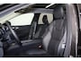 Volvo XC60 T8 Recharge AWD Plus Dark - Panorama/schuifdak - IntelliSafe Assist & Surround - Harman/Kardon audio - Adaptieve LED koplampen - Parkeercamera achter - Verwarmde voorstoelen, stuur & achterbank - Parkeersensoren voor & achter - Elektr. bedienb. voorstoelen met geheugen - Draadloze tel. lader - Extra getint glas - Inklapbare trekhaak - 19' LMV