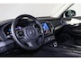 Volvo XC90 T8 Recharge AWD Plus Dark - Panorama/schuifdak - IntelliSafe Assist & Surround - 360º Camera - Harman/Kardon audio - Adaptieve LED koplampen - Verwarmde voorstoelen, stuur & achterbank - Parkeersensoren voor & achter - Elektr. bedienb. voorstoelen met geheugen - Draadloze tel. lader - Standkachel - Extra getint glas - Inklapbare trekhaak - 20' LMV