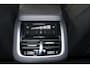 Volvo XC90 T8 Recharge AWD Plus Dark - Panorama/schuifdak - IntelliSafe Assist & Surround - 360º Camera - Harman/Kardon audio - Adaptieve LED koplampen - Verwarmde voorstoelen, stuur & achterbank - Parkeersensoren voor & achter - Elektr. bedienb. voorstoelen met geheugen - Draadloze tel. lader - Standkachel - Extra getint glas - Inklapbare trekhaak - 20' LMV
