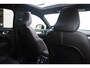 Volvo XC40 B4 Plus Dark | Adaptive Cruise & Pilot Assist | Panoramadak | Trekhaak | Park Assist & Camera Achter | Verwarmbare voorstoelen en stuurwiel | Premium audio by Harman Kardon | Apple carplay/Android auto | Keyless