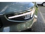Volvo XC40 B4 Plus Dark | Adaptive Cruise & Pilot Assist | Panoramadak | Trekhaak | Park Assist & Camera Achter | Verwarmbare voorstoelen en stuurwiel | Premium audio by Harman Kardon | Apple carplay/Android auto | Keyless