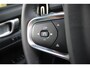 Volvo XC40 B4 Plus Dark | Adaptive Cruise & Pilot Assist | Panoramadak | Trekhaak | Park Assist & Camera Achter | Verwarmbare voorstoelen en stuurwiel | Premium audio by Harman Kardon | Apple carplay/Android auto | Keyless