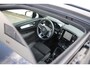 Volvo XC40 B4 Plus Dark | Adaptive Cruise & Pilot Assist | Panoramadak | Trekhaak | Park Assist & Camera Achter | Verwarmbare voorstoelen en stuurwiel | Premium audio by Harman Kardon | Apple carplay/Android auto | Keyless