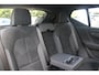Volvo XC40 B4 Plus Dark | Adaptive Cruise & Pilot Assist | Panoramadak | Trekhaak | Park Assist & Camera Achter | Verwarmbare voorstoelen en stuurwiel | Premium audio by Harman Kardon | Apple carplay/Android auto | Keyless