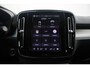 Volvo XC40 B4 Plus Dark | Adaptive Cruise & Pilot Assist | Panoramadak | Trekhaak | Park Assist & Camera Achter | Verwarmbare voorstoelen en stuurwiel | Premium audio by Harman Kardon | Apple carplay/Android auto | Keyless