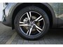Volvo XC40 B4 Plus Dark | Adaptive Cruise & Pilot Assist | Panoramadak | Trekhaak | Park Assist & Camera Achter | Verwarmbare voorstoelen en stuurwiel | Premium audio by Harman Kardon | Apple carplay/Android auto | Keyless