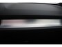Volvo XC40 B4 Plus Dark | Adaptive Cruise & Pilot Assist | Panoramadak | Trekhaak | Park Assist & Camera Achter | Verwarmbare voorstoelen en stuurwiel | Premium audio by Harman Kardon | Apple carplay/Android auto | Keyless