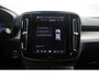 Volvo XC40 B4 Plus Dark | Adaptive Cruise & Pilot Assist | Panoramadak | Trekhaak | Park Assist & Camera Achter | Verwarmbare voorstoelen en stuurwiel | Premium audio by Harman Kardon | Apple carplay/Android auto | Keyless