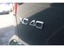 Volvo XC40 B4 Plus Dark | Adaptive Cruise & Pilot Assist | Panoramadak | Trekhaak | Park Assist & Camera Achter | Verwarmbare voorstoelen en stuurwiel | Premium audio by Harman Kardon | Apple carplay/Android auto | Keyless