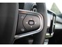 Volvo XC40 B4 Plus Dark | Adaptive Cruise & Pilot Assist | Panoramadak | Trekhaak | Park Assist & Camera Achter | Verwarmbare voorstoelen en stuurwiel | Premium audio by Harman Kardon | Apple carplay/Android auto | Keyless