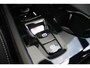 Volvo XC40 B4 Plus Dark | Adaptive Cruise & Pilot Assist | Panoramadak | Trekhaak | Park Assist & Camera Achter | Verwarmbare voorstoelen en stuurwiel | Premium audio by Harman Kardon | Apple carplay/Android auto | Keyless