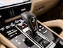 Porsche Cayenne 3.0 E-Hybrid Sport 463Pk (SPORTCHRONO PAKKET, LUCHTVERING, SOH 95%, BLACK PACK, APPLE CARPLAY, MEMORY SEATS, STOELVERWARMING, GETINT GLAS, CAMERA, NIEUWSTAAT)