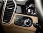 Porsche Cayenne 3.0 E-Hybrid Sport 463Pk (SPORTCHRONO PAKKET, LUCHTVERING, SOH 95%, BLACK PACK, APPLE CARPLAY, MEMORY SEATS, STOELVERWARMING, GETINT GLAS, CAMERA, NIEUWSTAAT)