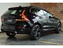 Volvo XC60 2.0 T6 Plug-in hybrid AWD Plus Black Edition | Schuif/Kantel-Panoramadak | Head-Up Display | 360º Visual Park Camera | Harman Kardon Premium Audio | Elektrisch Verstelbare Voorstoelen met Geheugen | Stoel/Stuurverwarming |