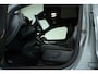 Volvo EX40 Single Motor Extended Range Ultra Black Edition Europa | Schuif/Kantel-Panoramadak | 360º Visual Park Camera | Harman Kardon Premium Audio | Elektrisch Verstelbare Voorstoelen met Geheugen |