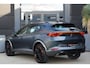 CUPRA Formentor 2.0 TSI 4DRIVE VZ | 394pk | Carplay | Stoelverwarming | Camera | Leder Deze CUPRA Formentor is niet zomaar een sportieve SUV. Met zijn krachtige 2.0 TSI benzinemotor, 394 PK, 4Drive vierwielaandrijving en 7-traps automatische transmissie combineert hij indrukwek