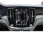 Volvo V60 Cross Country B5 AWD Pro | Adaptive Cruise & Pilot Assist | BLIS Dodehoekdetectie | 20" Velgen | Elektrisch verstelbare voorstoelen met geheugen | Stoel- & stuurwielverwarming | 360-camera | Panoramisch schuif-/kanteldak | Draadloze oplader | Premium Audio by Harman/Kardon |