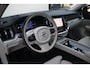 Volvo V60 Cross Country B5 AWD Pro | Adaptive Cruise & Pilot Assist | BLIS Dodehoekdetectie | 20" Velgen | Elektrisch verstelbare voorstoelen met geheugen | Stoel- & stuurwielverwarming | 360-camera | Panoramisch schuif-/kanteldak | Draadloze oplader | Premium Audio by Harman/Kardon |