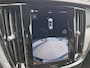 Volvo V60 T6 Plug-in hybrid AWD Plus Dark | Apple carplay | Stoel en stuurverwarming | Camera | Enz (SOH) 100 % en Leder-pakket (contourstoelen, hemelbekleding donker, luxe lederen/stof bekleding, sportstuur)