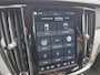 Volvo V60 T6 Plug-in hybrid AWD Plus Dark | Apple carplay | Stoel en stuurverwarming | Camera | Enz (SOH) 100 % en Leder-pakket (contourstoelen, hemelbekleding donker, luxe lederen/stof bekleding, sportstuur)