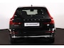 Volvo XC60 T6 Recharge AWD Inscription Expression - Panorama/schuifdak - IntelliSafe Assist - Harman/Kardon audio - Adaptieve LED koplampen - Parkeercamera achter - Verwarmde voorstoelen & stuur - Parkeersensoren voor & achter - Draadloze tel. lader - Extra getint glas - Inklapbare trekhaak - 18' LMV