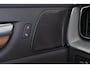 Volvo XC60 T6 Recharge AWD Inscription Expression - Panorama/schuifdak - IntelliSafe Assist - Harman/Kardon audio - Adaptieve LED koplampen - Parkeercamera achter - Verwarmde voorstoelen & stuur - Parkeersensoren voor & achter - Draadloze tel. lader - Extra getint glas - Inklapbare trekhaak - 18' LMV