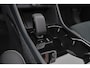Volvo EX40 Extended Range Ultra 82 kWh - Panorama/schuifdak - IntelliSafe Assist & Surround - Harman/Kardon audio - Parkeercamera achter - Verwarmde voorstoelen & stuur - Parkeersensoren voor & achter - Draadloze tel. lader  - Warmtepomp - Extra getint glas - 20' LMV