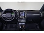 Volvo EX40 Extended Range Ultra 82 kWh - Panorama/schuifdak - IntelliSafe Assist & Surround - Harman/Kardon audio - Parkeercamera achter - Verwarmde voorstoelen & stuur - Parkeersensoren voor & achter - Draadloze tel. lader  - Warmtepomp - Extra getint glas - 20' LMV